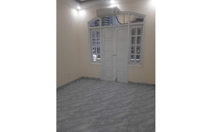 Cho thuê Ở NHÓM 6 NGƯỜI, VP, GĐ nhà ngõ 1 Bùi Xương Trạch, 4 tầng, 50m2, 4 ngủ, 15 Triệu